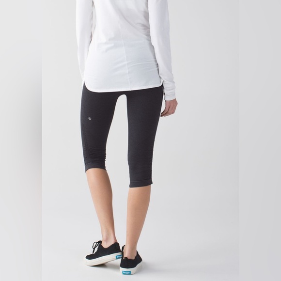 Lululemon In The Flow Crop II in Heathered Deep Coal, excellent condition. - Picture 3 of 6
